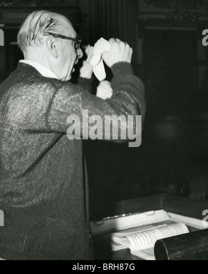 IGOR STRAVINSKI (1882-1971) rehearseshis l'opéra The Rake's Progress à La Scala, Milan, septembre 1951. Pour la première fois à Venise Banque D'Images