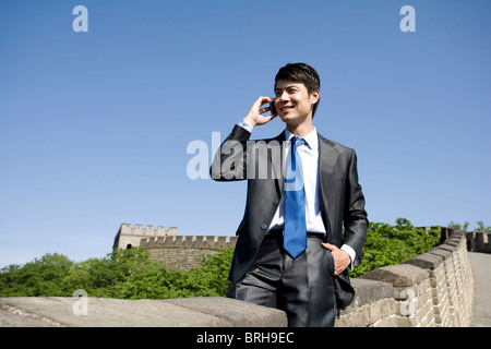 Portrait d'un téléphone mobile sur la Grande Muraille Banque D'Images