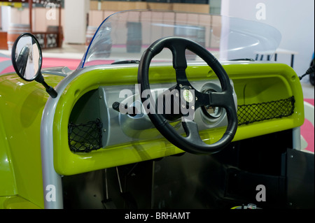 Paris, France, Paris, exposition de voiture Voiture électrique, Acrea, Ze25, à l'intérieur de détail, volant, "faible coût" Banque D'Images