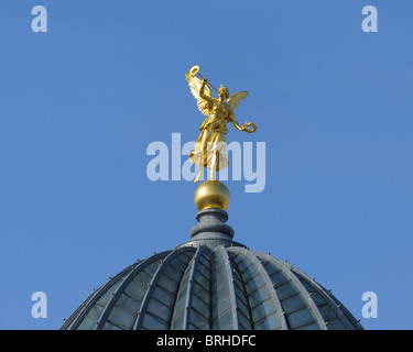 L'angle d'or sur la coupole de l'Académie des beaux-arts, Dresde, Saxe, Allemagne Banque D'Images