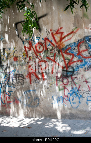 Graffiti dans la vieille ville de Rethymno Crete Grèce Banque D'Images