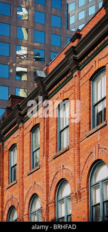 Bâtiments anciens et nouveaux dans le centre-ville de Toronto, Ontario, Canada Banque D'Images