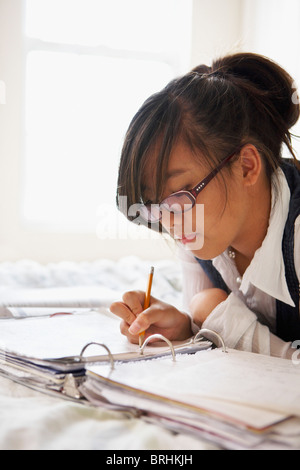 Girl Doing Homework Banque D'Images