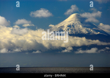 Le Lac Llanquihue et d'Osorno Volcano View de Frutillar au X Region de los Lagos, Chile Banque D'Images