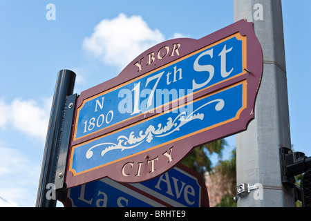 Ybor City, FL - Juillet 2009 - plaque de rue sur la 17ème rue à Ybor City area de Tampa, en Floride Banque D'Images