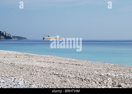 Ferry pour la Corse et la Sardaigne de quitter le port de Nice. Cote d'Azur. La France. Banque D'Images