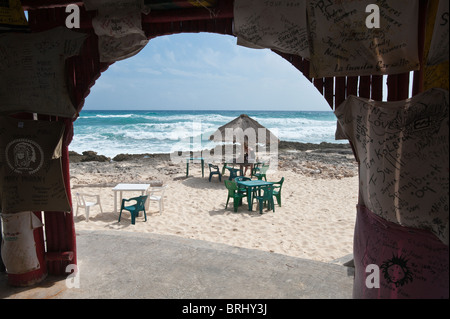 Le Mexique, Cozumel. La liberté au Paradise Beach Bar sur Playa Fort, Isla de Cozumel (l'île de Cozumel). Banque D'Images