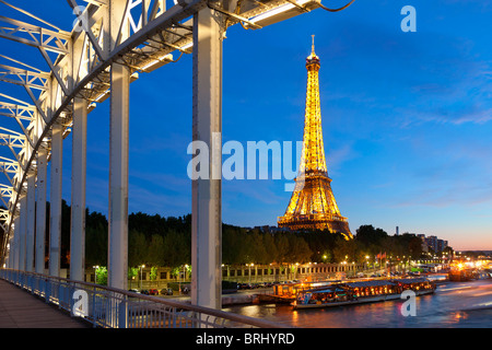 Paris, la Tour Eiffel vue depuis la passerelle Debilly Banque D'Images