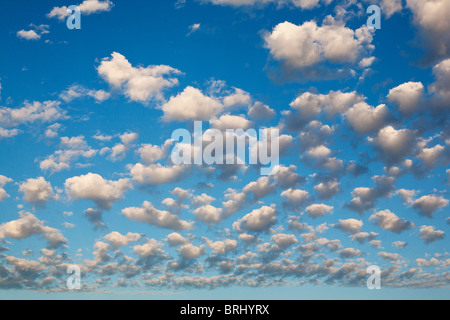 nuages dans le ciel Banque D'Images