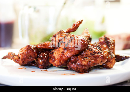Des ailes de poulet à la sauce barbecue Banque D'Images