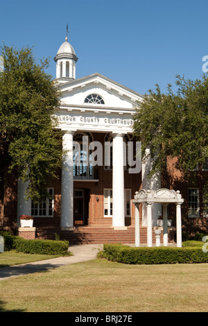 Le palais de justice du comté de Calhoun sur la commune de Saint Mathews, SC, USA. Banque D'Images