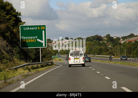 La route nationale de l'A38 Autoroute Devon comme il chefs autour de Plymouth en direction de Cornwall England UK Banque D'Images