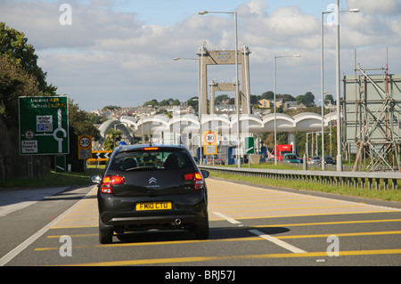 La route nationale de l'A38 Autoroute de Devon, à l'approche du pont Tamar en direction de Cornwall England UK Banque D'Images