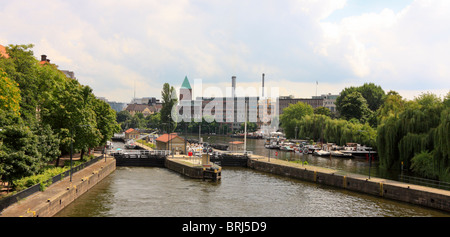 Muehlendamm verrou sur la rivière Spree, Berlin Banque D'Images