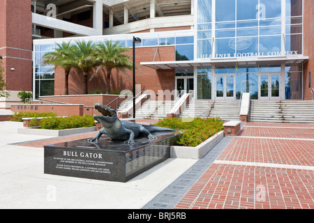 Bull Bull Gator Gator statue sur la place en face de la ville de Heavener complexe de football à l'Université de Floride à Gainesville Banque D'Images