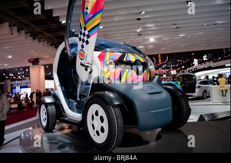 Paris, France, salon automobile de Paris, Renault Electric car, Micro car, 'Twizy' exposé, vue de côté, porte ouverte, voiture électrique d'origine, voiture futuriste Banque D'Images