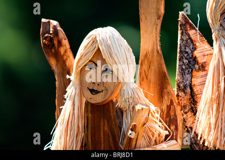 Sculptures faites à la main en bois d'un ange-woman face Banque D'Images