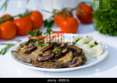 Émincé de sauce aux champignons Banque D'Images