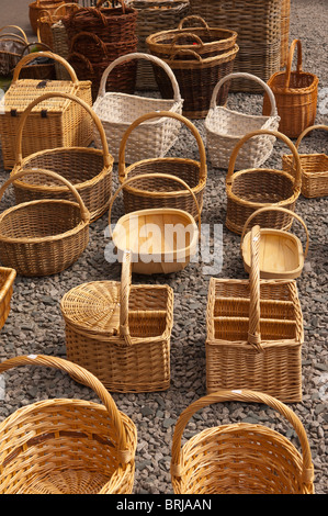 Des paniers en osier tissé à vendre dans un magasin magasin à Keswick Cumbria , , Bretagne , France Banque D'Images