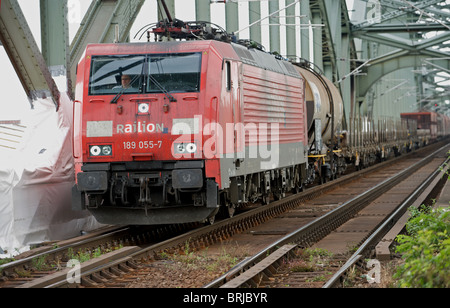 Railion (Deutsche Bahn) train de marchandises, Cologne, Allemagne. Banque D'Images