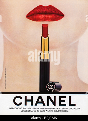 Annonce la couleur pour le rouge à lèvres CHANEL en magazine de mode américain vers 1983 Banque D'Images