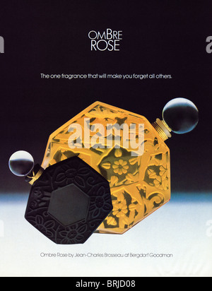 Annonce la couleur pour l'Ombre Rose parfum dans le magazine de mode américain vers 1983 Banque D'Images