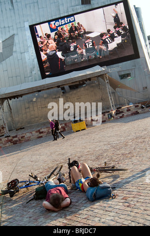 Scène de Federation Square, Melbourne, Victoria, Australie Banque D'Images