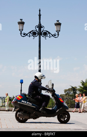 Police bike près de Palacio Real de Madrid Espagne Banque D'Images