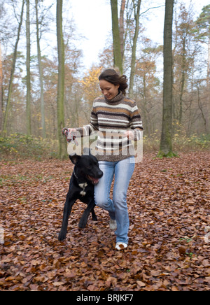 Femme avec son chien Banque D'Images