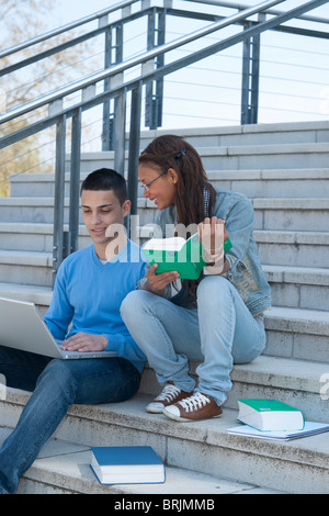 Couple étudiant Banque D'Images