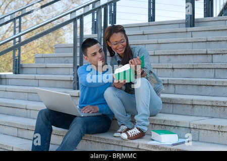 Couple étudiant Banque D'Images