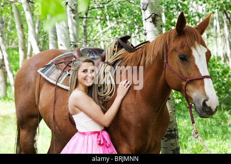 Portrait of Teenage Girl with Horse Banque D'Images