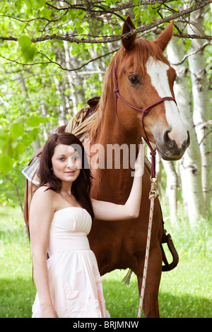 Portrait of Teenage Girl with Horse Banque D'Images