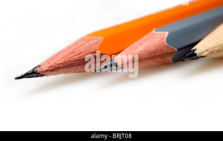 Beaucoup de crayons placés dans divers commande Banque D'Images