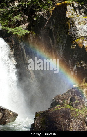 Un arc-en-ciel et grande cascade dans l'Idaho. Banque D'Images