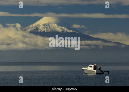 Le Lac Llanquihue et d'Osorno Volcano View de Frutillar au X Region de los Lagos, Chile Banque D'Images