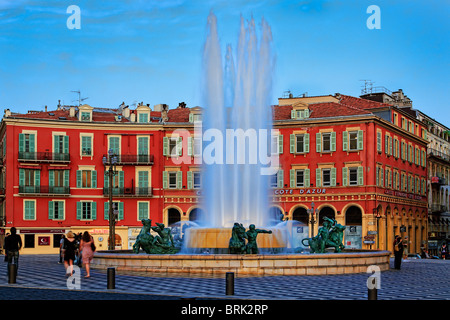 Fontaine de la Place Masséna de Nice, France Banque D'Images