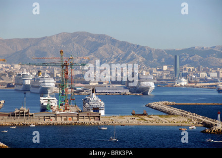 Joliette port et tour CMA-CGM Marseille Banque D'Images