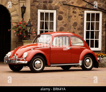 1965 Volkswagen New Beetle 1300 stationné à l'extérieur de l'hôtel Banque D'Images