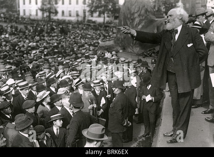 KEIR HARDIE (1856-1915) Scottish Socialist parler contre la Première Guerre mondiale à Trafalgar Square, Londres, en 1914 Banque D'Images