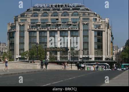 Pont Neuf (nouveau pont) Transition vers la Seine et la Samaritaine department store, Paris France Banque D'Images