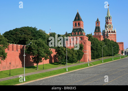 La tour du Sauveur (1491) et divers autres tours du Kremlin à Moscou, Russie Banque D'Images