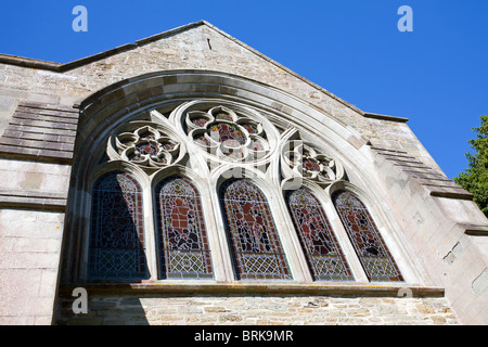 Église de la Sainte Trinité montrant la fenêtre du Nord-est (détail), Salcombe, South Hams, Devon, Angleterre, Royaume-Uni Banque D'Images