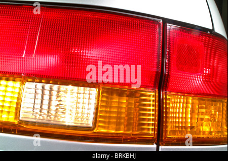 Close up detail directionnel automobile clignotants. Banque D'Images