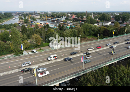 - Le Zoo de Cologne (Zoobrucke) Pont sur le Rhin Banque D'Images