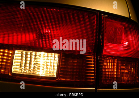 Close up detail directionnel automobile clignotants. Banque D'Images