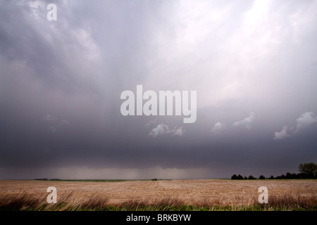 Un orage lointain. Le 24 mai 2010. RF Banque D'Images