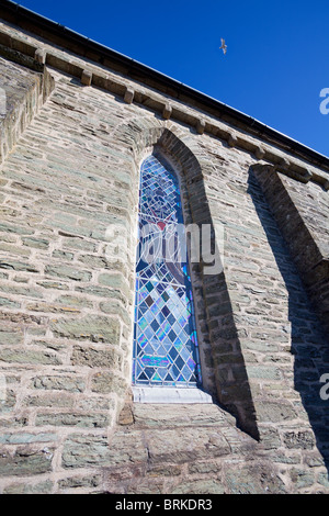 Église Sainte-Trinité avec détail fenêtre, Salcombe, Devon, Angleterre, Royaume-Uni Banque D'Images