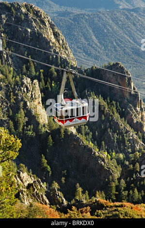 Sandia Peak Tramway fait son chemin jusqu'au sommet, Albuquerque au Nouveau Mexique Banque D'Images