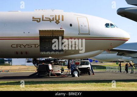 Airbus A330-243F exploité par Etihad Crystal Cargo à Farnborough, Royaume-Uni. Banque D'Images